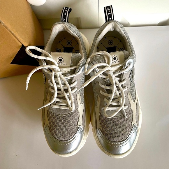 Moa Master of Arts Women Light Grey/Silver Sneakers 7.5/38 Mint - Picture 7 of 12